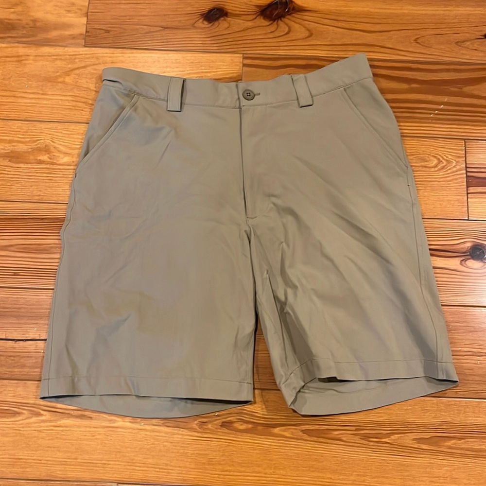 Under Armour Golf Shorts 32